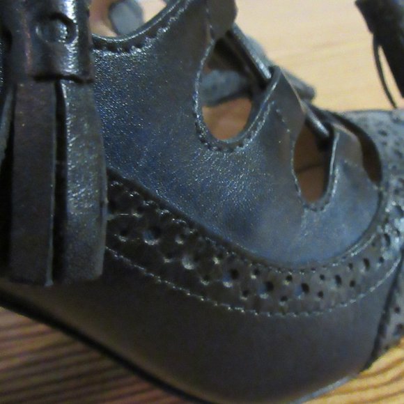 Tory Burch Astrid Lace up Vintage Inspired 5.5 M - Picture 8 of 13